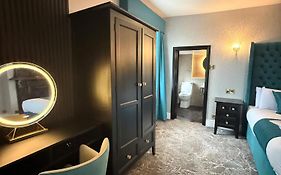 Lyons Woodlands Hall